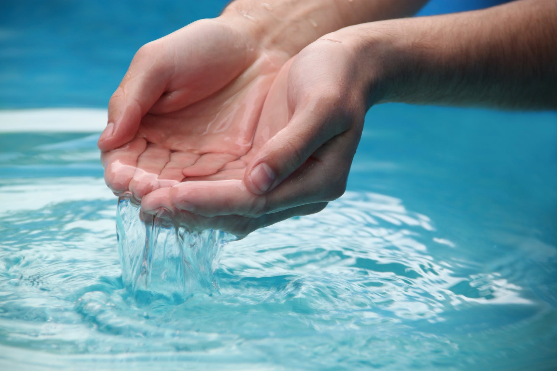 How Much Water Should A Sports Person Drink?