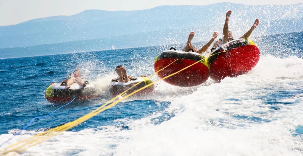 How to Pull Two Tubes Behind a Boat