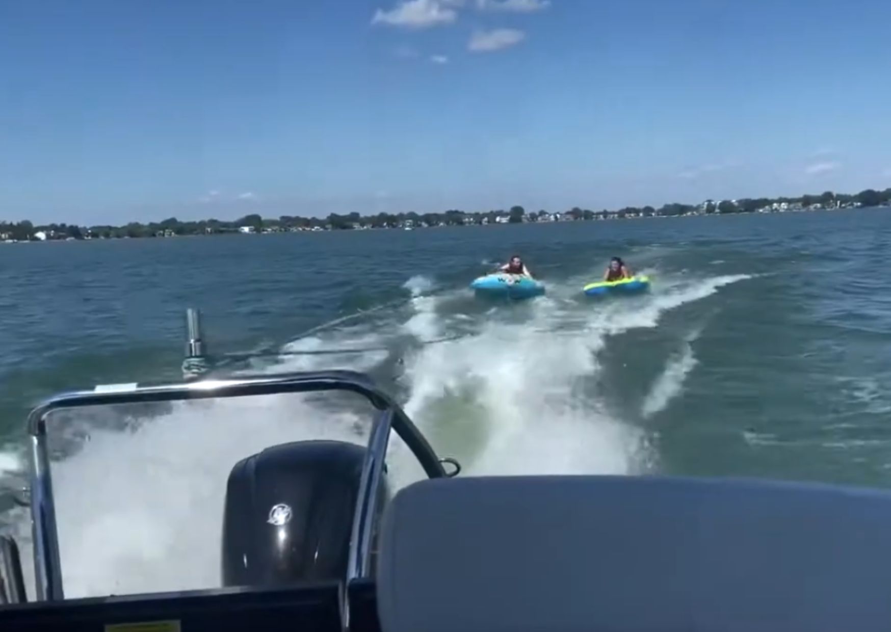 How to Pull Two Tubes Behind a Boat