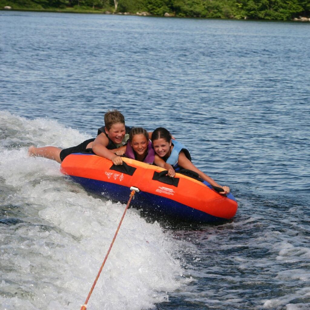 How to Pull a Tube Behind a Boat