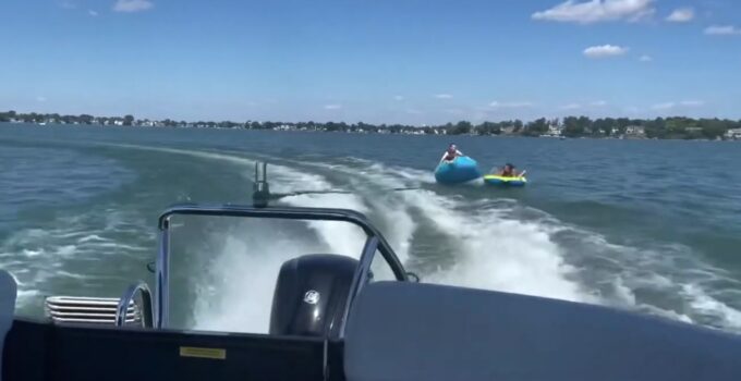 Can Pontoon Boat Pull Tubes
