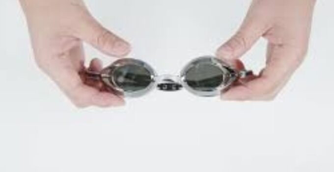 how to change nose piece on Speedo goggles